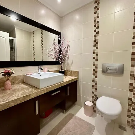 Wonderful 3 Bed Duplex In Sought After Prime Community *