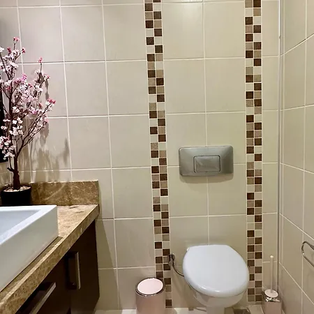 Wonderful 3 Bed Duplex In Sought After Prime Community Appartamento Side