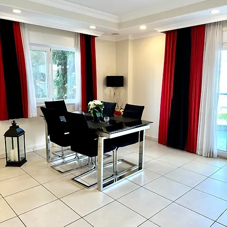 Wonderful 3 Bed Duplex In Sought After Prime Community Side
