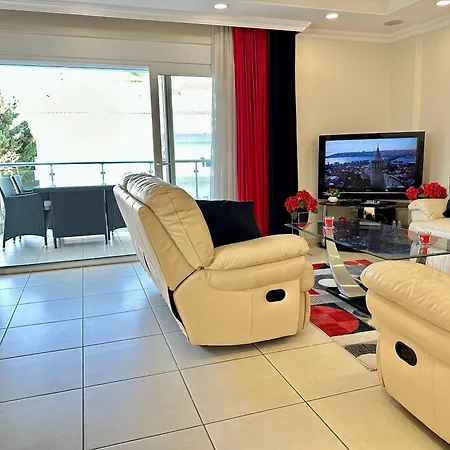 Wonderful 3 Bed Duplex In Sought After Prime Community Apartamento